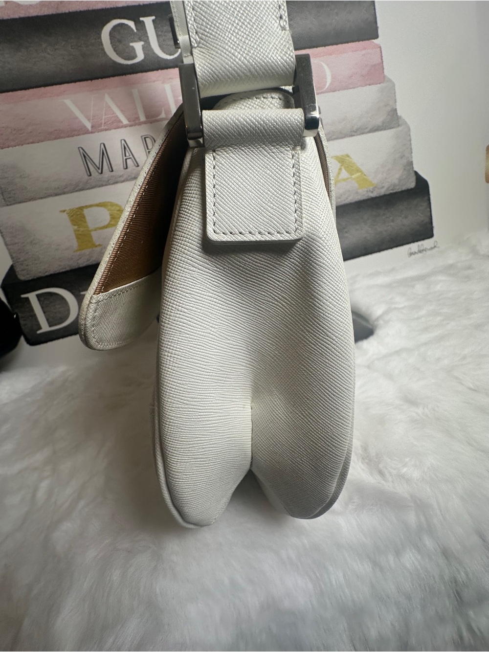 Burberry Vintage White Saffiano Leather Shoulder Bag - Picture 6 of 16